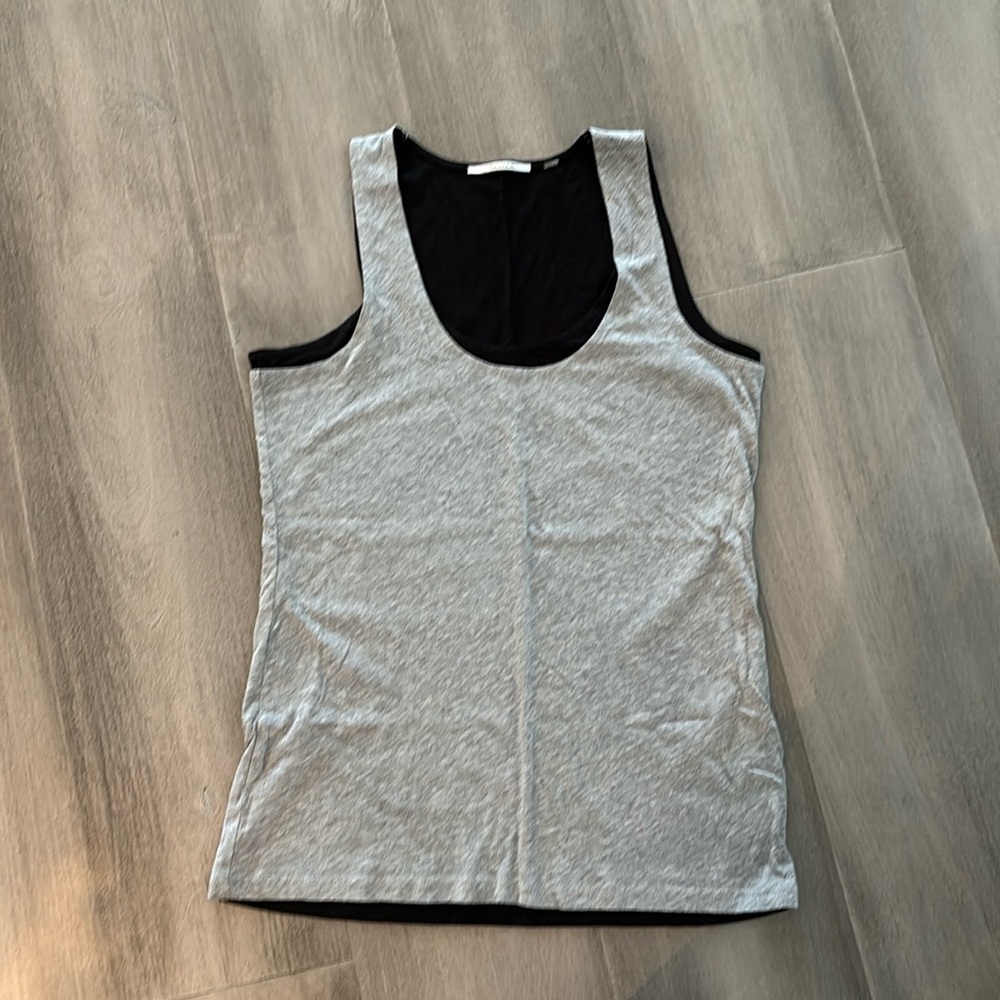 T Tahari tank. Never worn. Like new. Size small